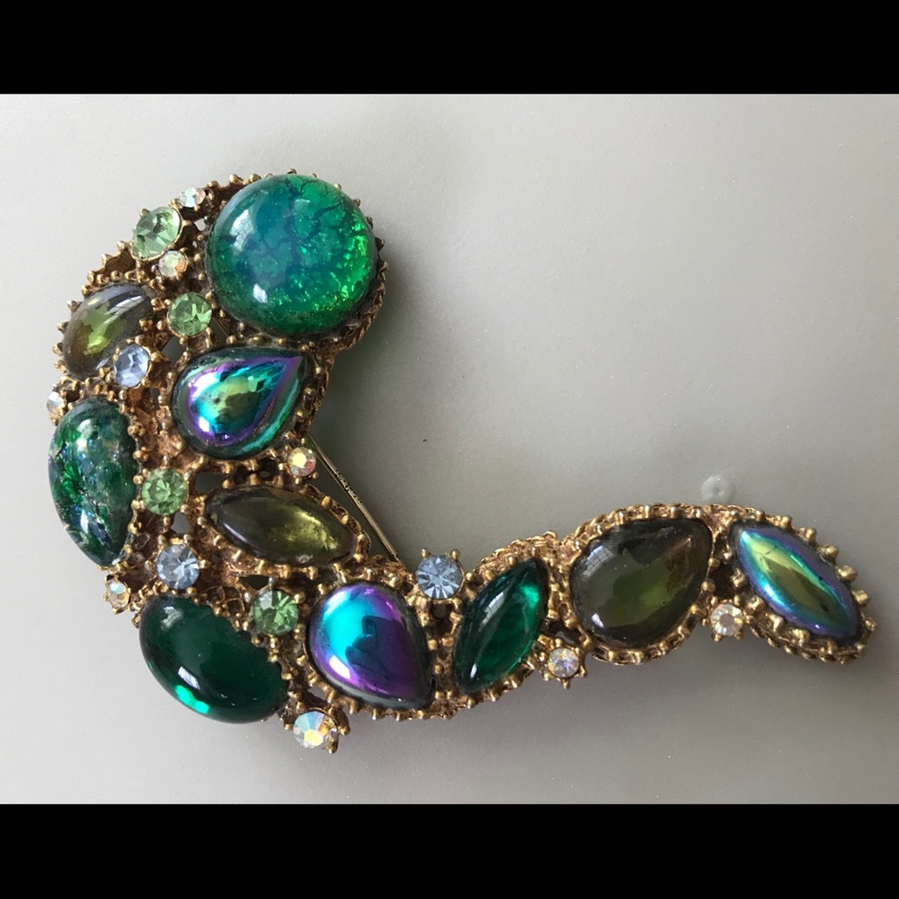 Lovely Unique Vintage Green Jeweled Brooch